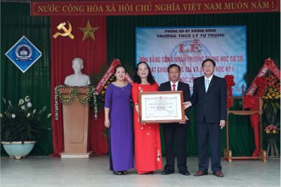 Trường THCS Lý Tự Trọng huyện Krông Bông đón Bằng công nhận trường đạt chuẩn Quốc gia và tổ chức sơ kết học kỳ năm học 2017 – 2018